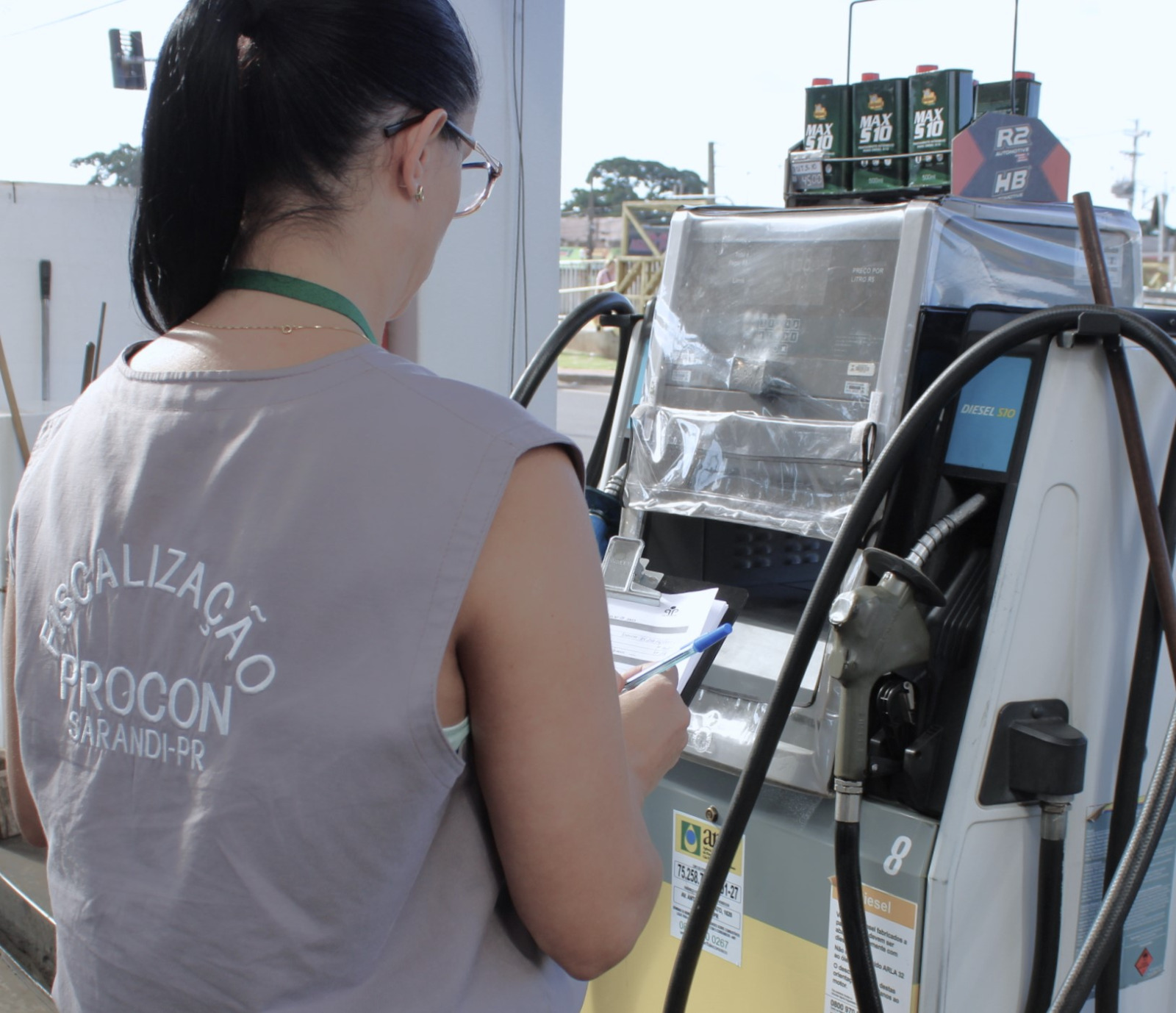 Levantamento feito pelo Procon Sarandi aponta leve redução nos preços de combustíveis